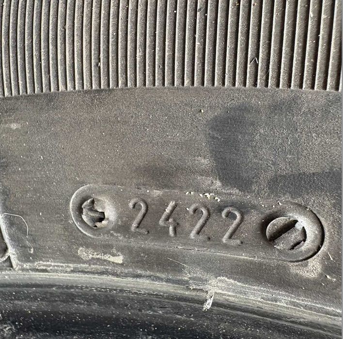 Продавам 4 броя зимни гуми 235/55/18 104H за SUV.