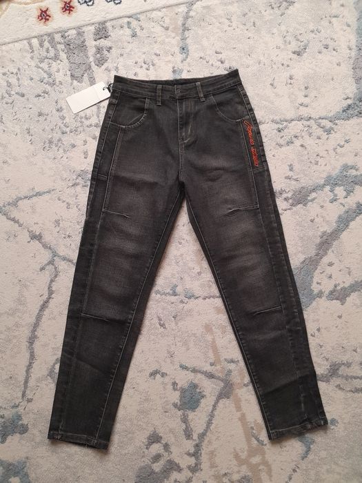 Продам новую джинсы