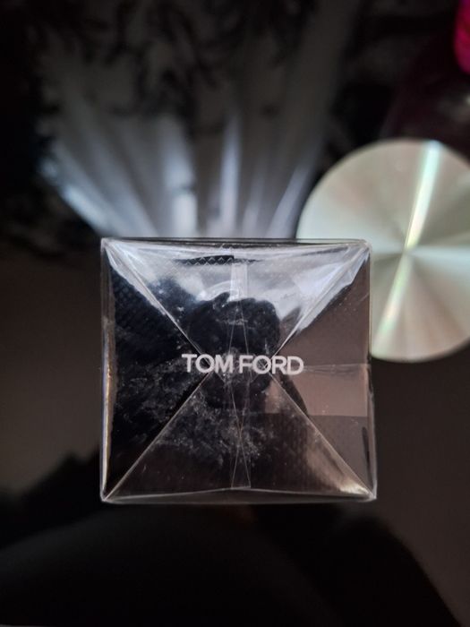 Vând parfum tom ford
