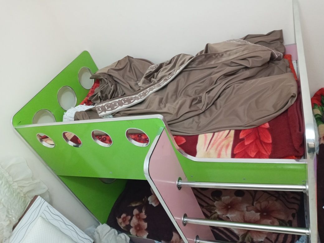 Двухярусная детская кровать