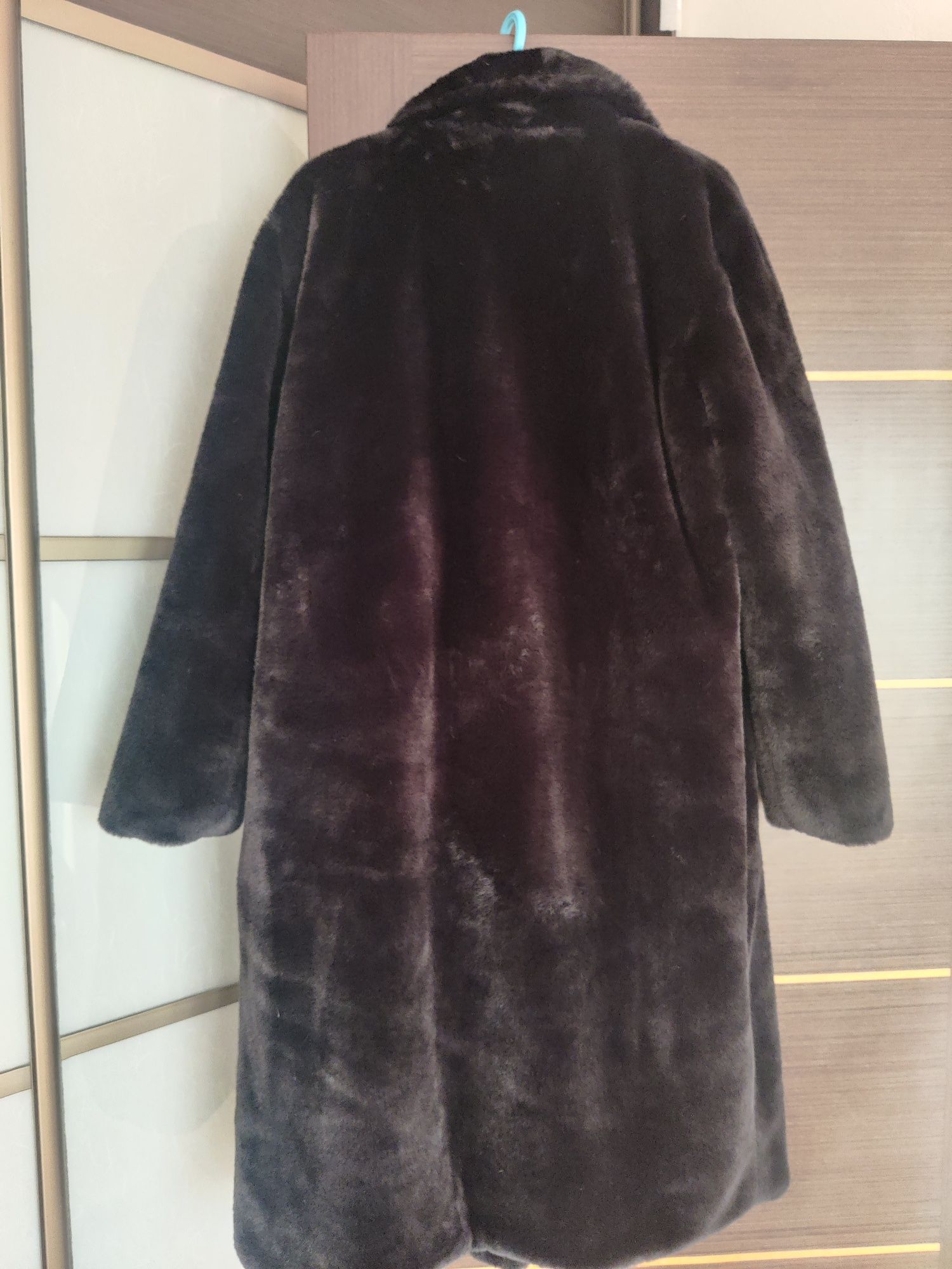 Продам черную, новую, красивую эко шубу, р.42-46
