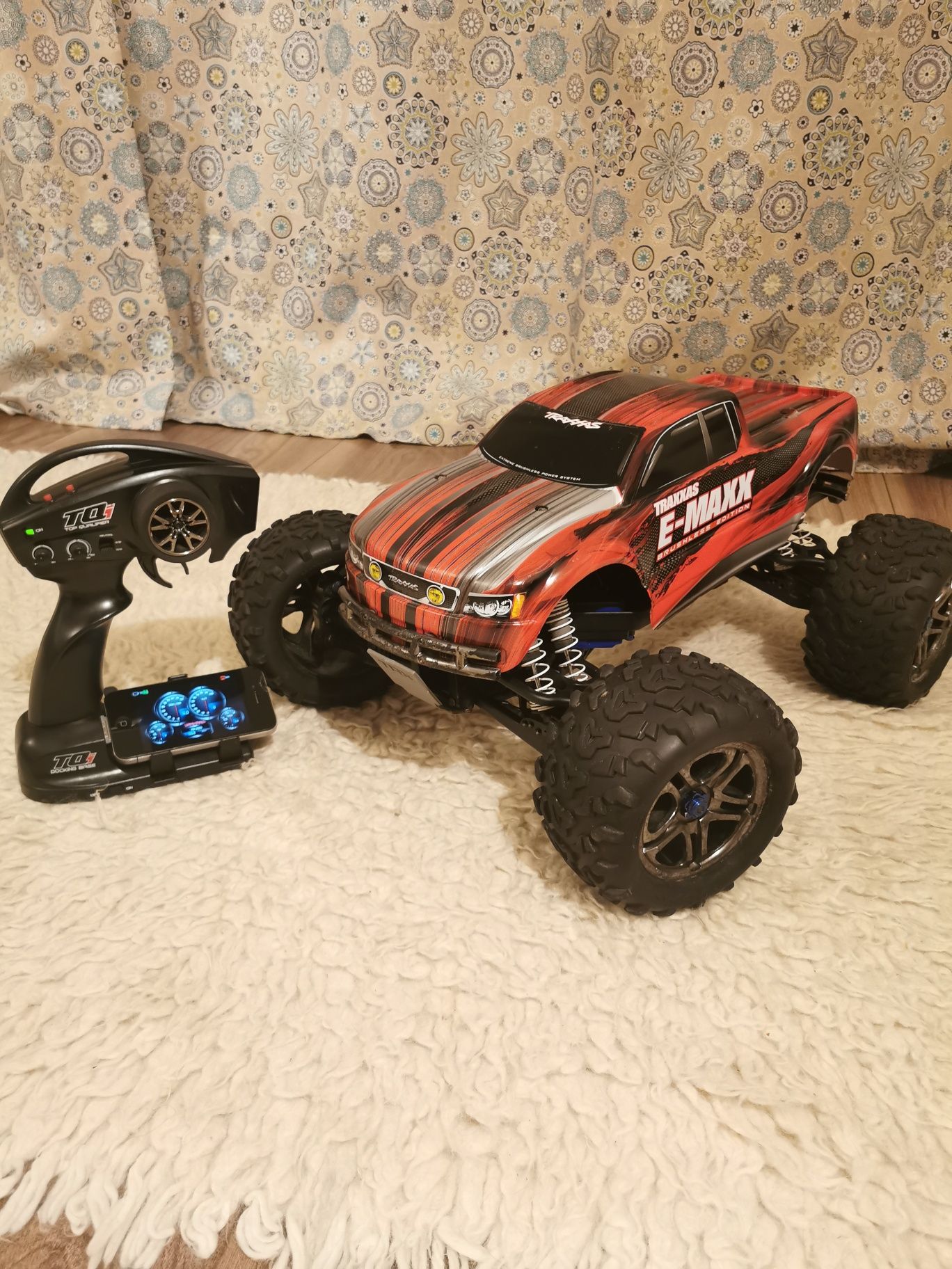 Traxxas E-Maxx brushless 6S  1/8 cu iPhone inclus, ca nou