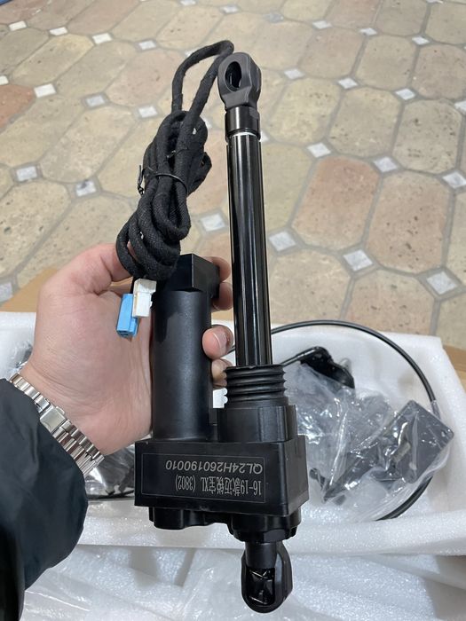Tracker  Malibu Davotchik bagaj elektroni ochilib yopiladi