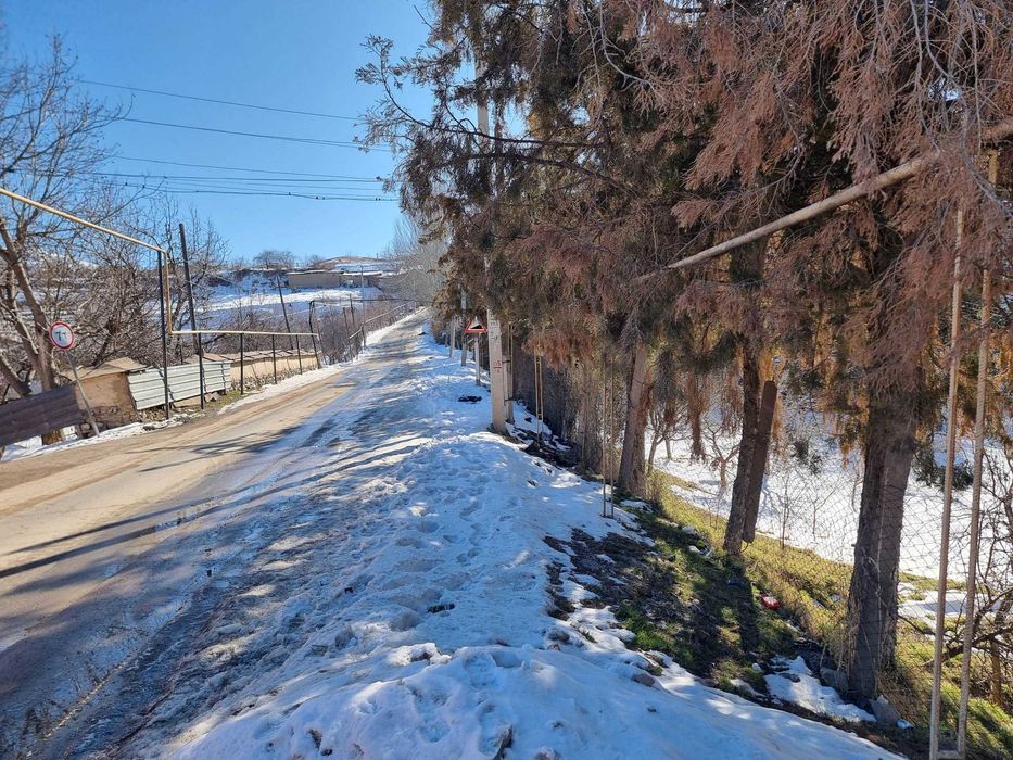 Yer sotiladia srochna So'qoq markazida yo'l boʻyi qulay lokatsiyada