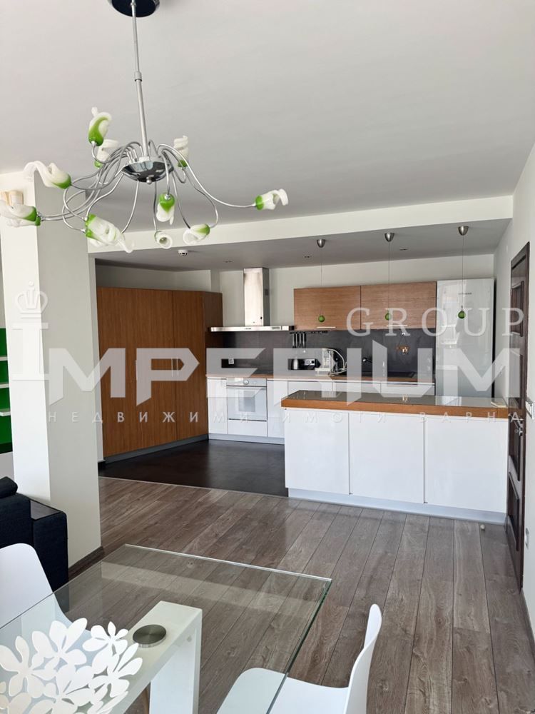 Дава се под наем Тристаен апартамент в Варна, Център - 115 кв.м за 1122 € - Снимка #2