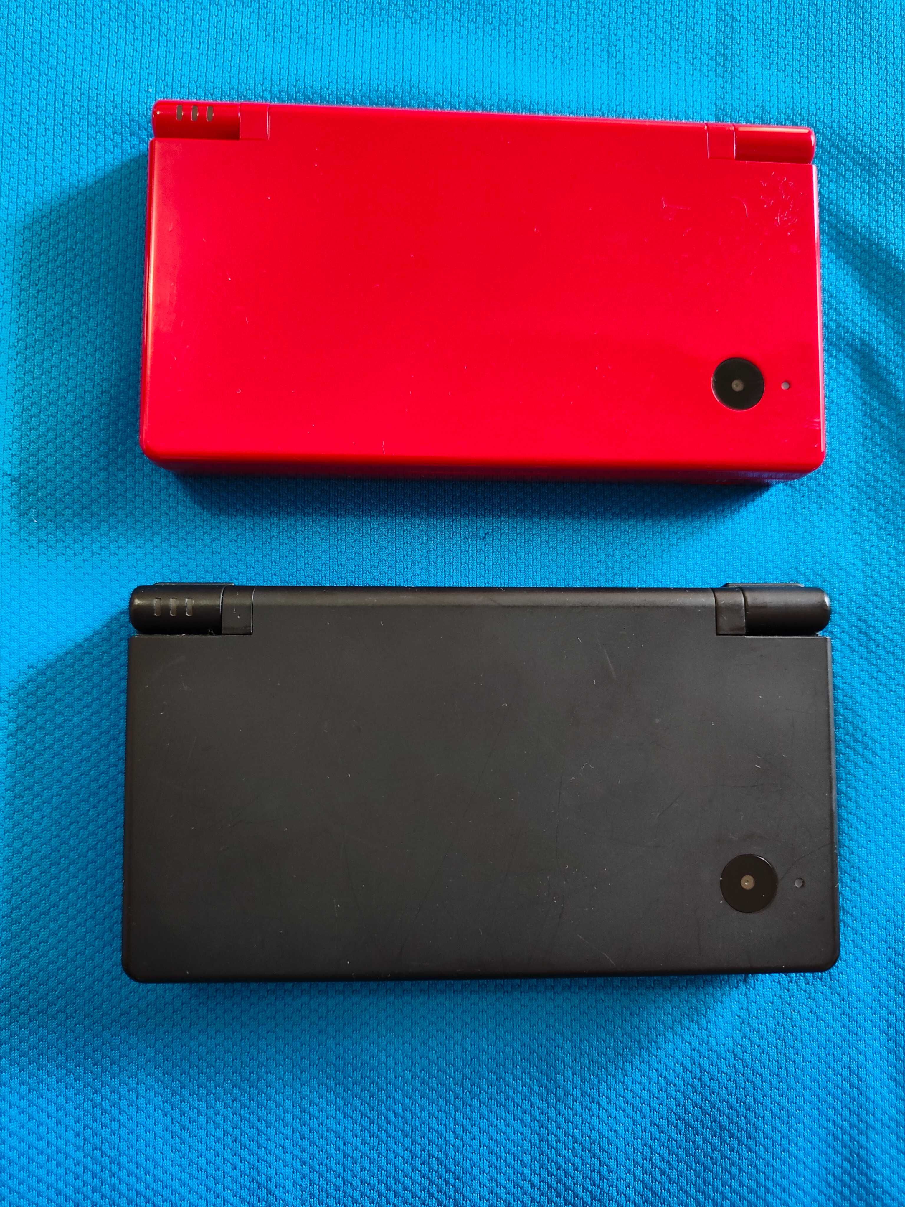 consola portabila nintendo dsi rosu/negru in stare foarte buna