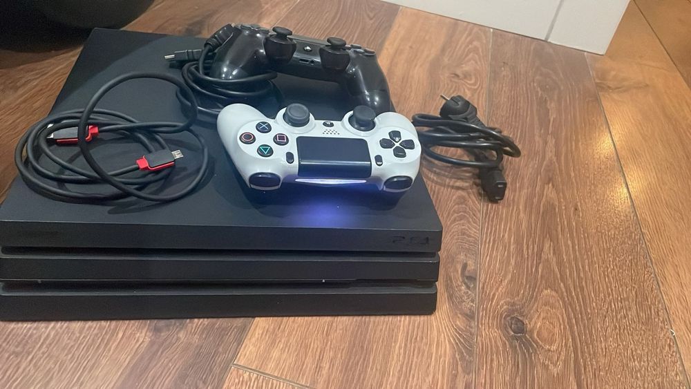 Продаю пс4 про 2 джостика