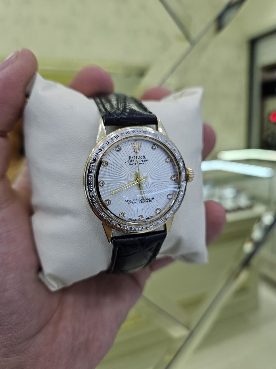 Продам Женские часы Ролекс, золото 585 пробы (можно в расрочку).