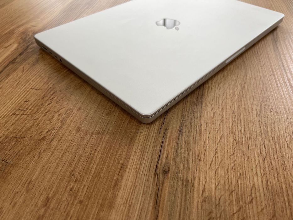 MacBook Pro 16" M1 MAX 10-Core CPU, 32-Core GPU, 32GB RAM, 1TB SSD