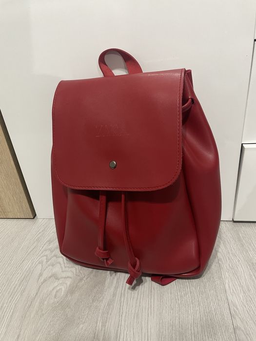 Червена дамска раница
