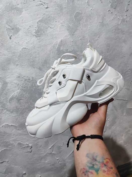 Продам кроссовки