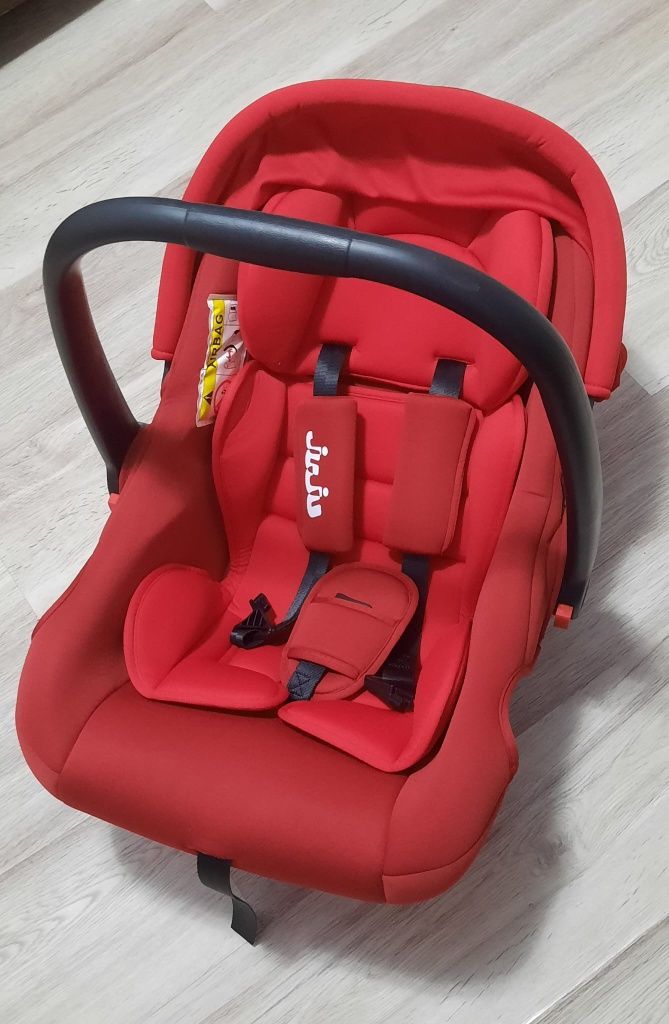 Vând coș auto tip scoică marca Juju Baby Boo