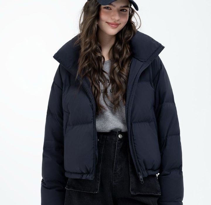 Женская зимняя куртка с минималистичном стиле