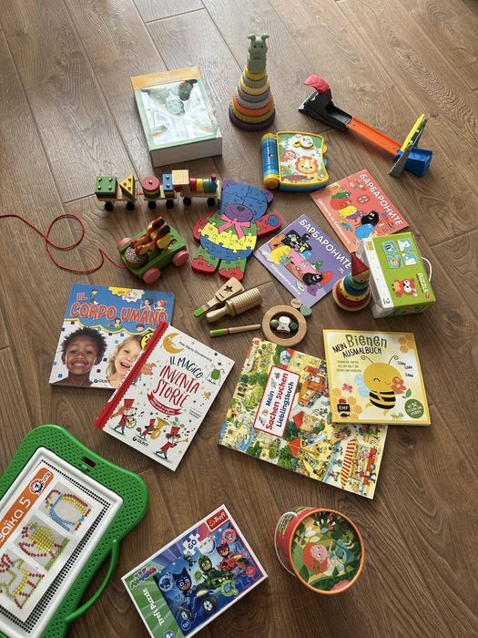 Играчки дървени, книги, сортери