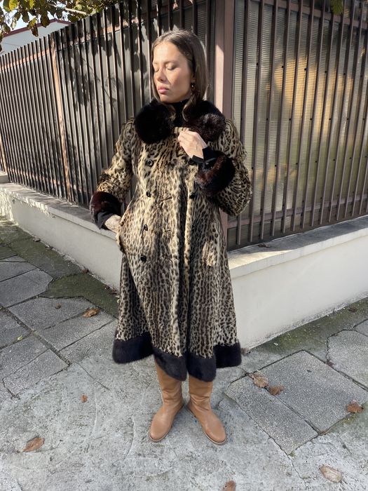 Haina cloche din blana naturala de ocelot