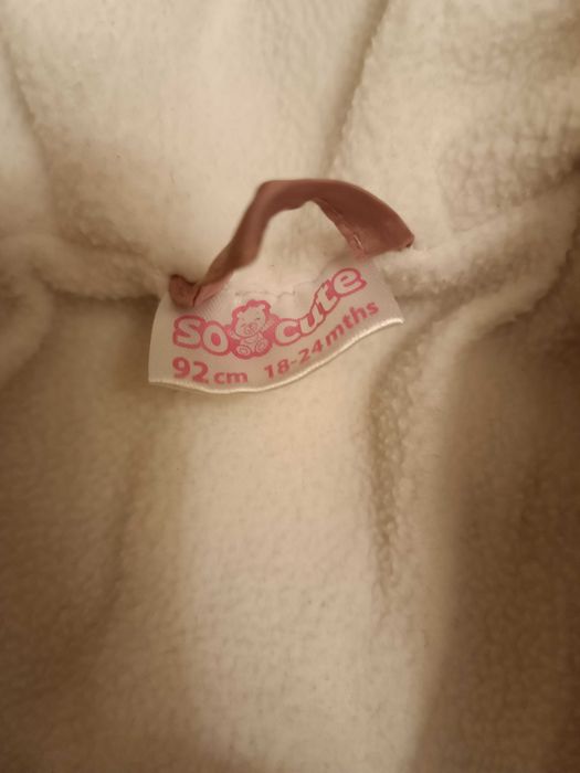 Vand diferite piese de imbracaminte pentru copii mici