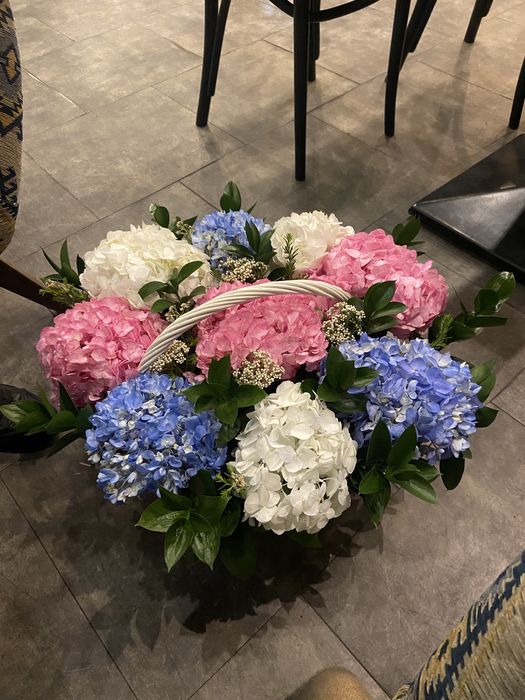 Продаю корзину гортензий.