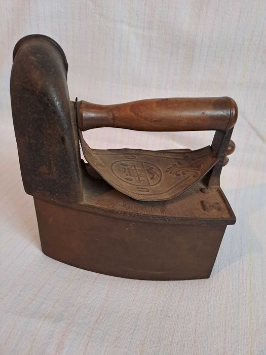 fier de calcat cu horn Mondragon secol 19 Franta