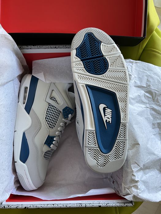 Air Jordan 4 Retro Military Blue