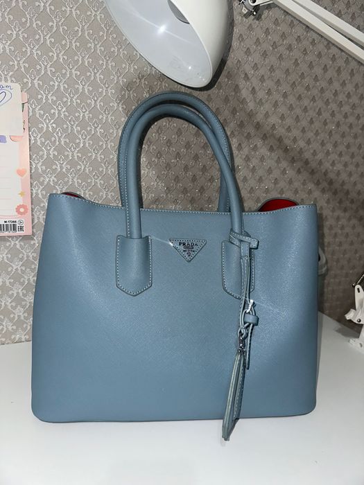 Красивая голубая сумка