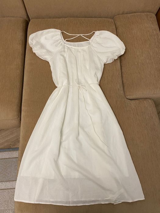 Белое платье, надето один раз, новое, в хорошем качестве.