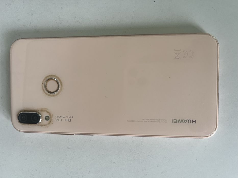 Продавам Huawei p20 lite