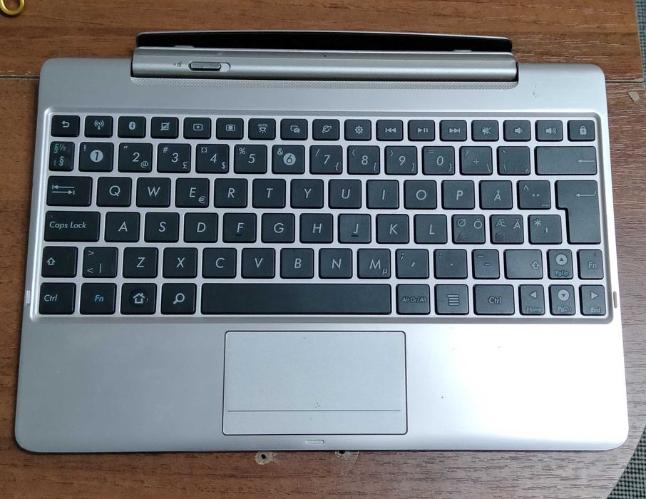Dezmembrez tableta Asus Transformer Eee Pad TF700 TF201 Docking