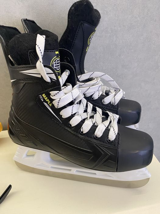 Продам коньки новые