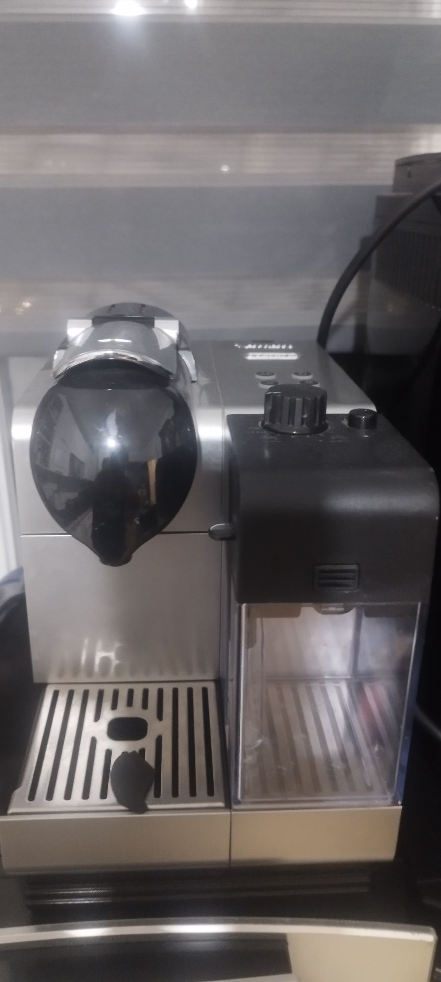 Aparate cafea DeLonghi și Saeco