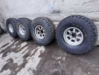 Vand anvelope treptador 35 12.5 r15 cu tot cu jante aluminiu !