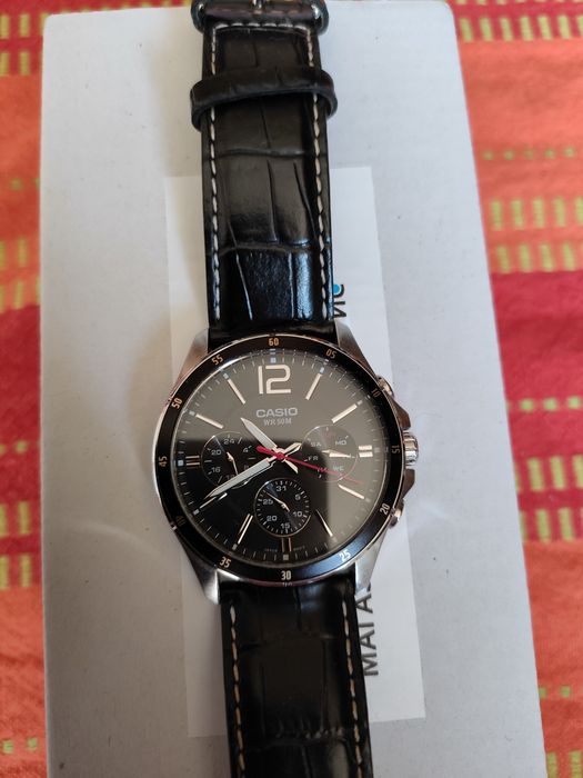 Продавам мъжки часовник Casio в отлично състояние!