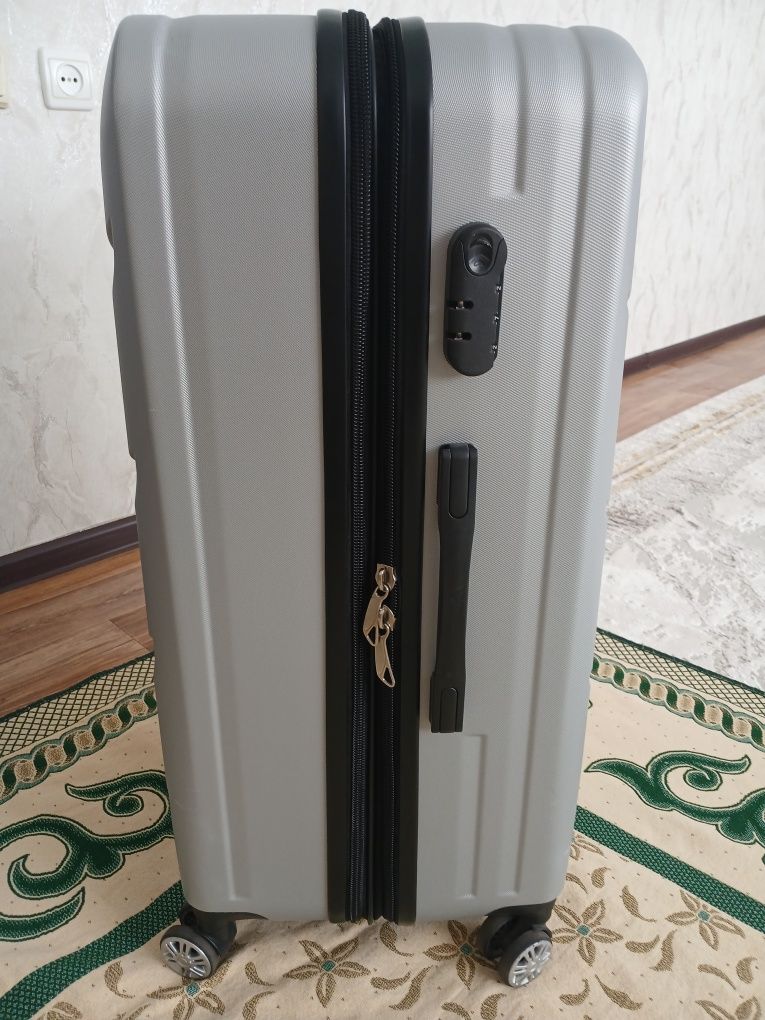 Продается чемодан