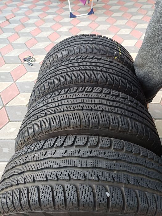 Vând 4 anvelope de iarna 205 60 r16 FORMULA by PIRELLI foarte bune