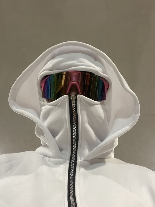 продам кофту с балаклавой вместе (вшито)