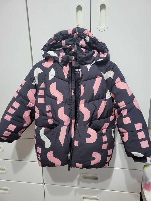 Продам куртки на девочку