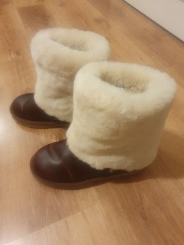 Vand UGG originale marimea 37