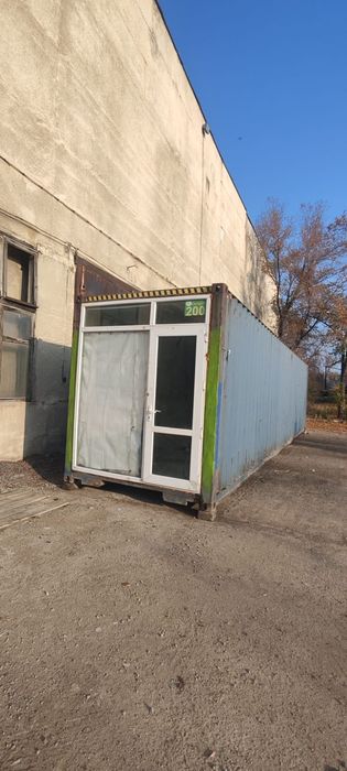 Контейнер утеплённый на половину. 40 тонник находятся в каскелене.