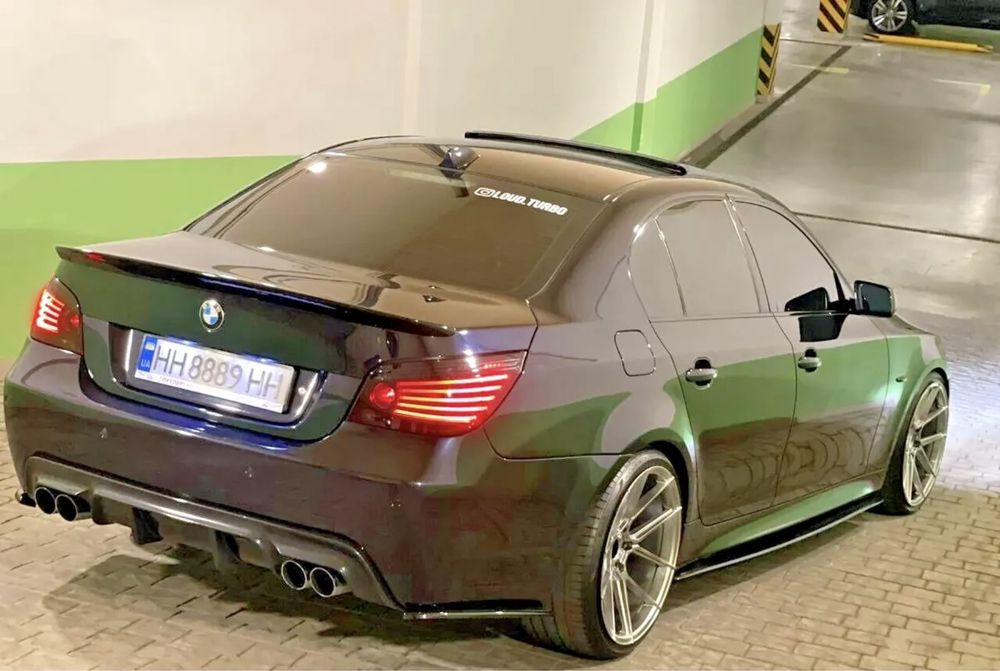 Difuzor Fibra Cleme Evacuare Dubla bara spate cu nervuri BMW E60 E61