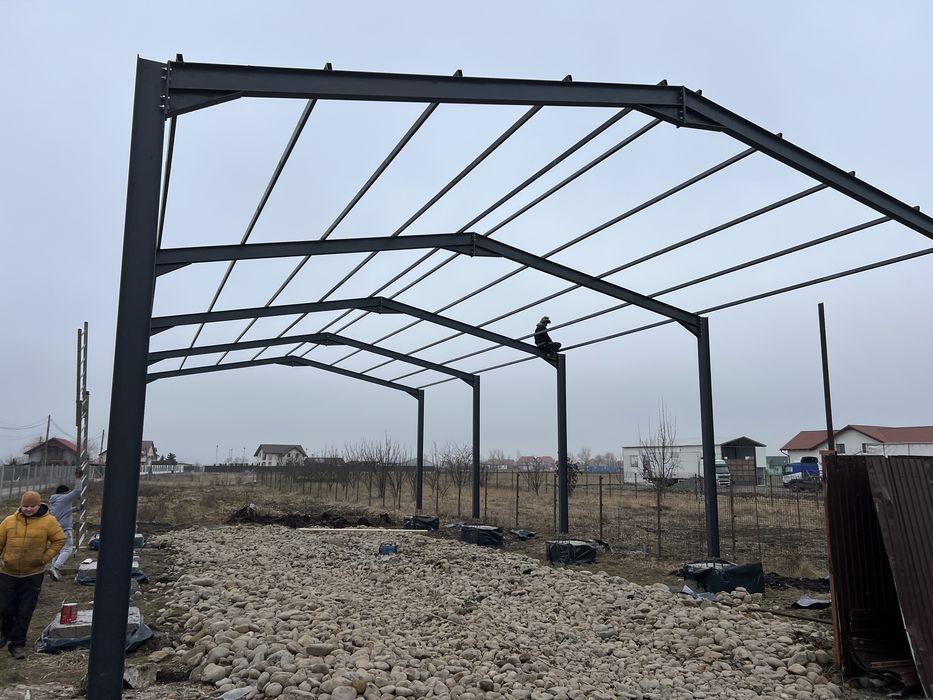 Vând hală metalică 12 metri lățime 14 metri lungimea cu 4 m