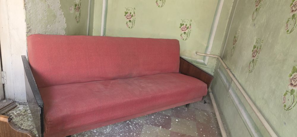 Диванлар сотилади. Жуда бакувват ва  холати яхши.