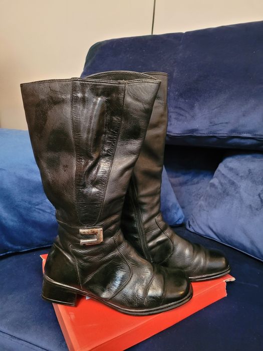 Vând cizmulițe din piele