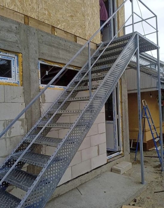 Scara metalica zincată