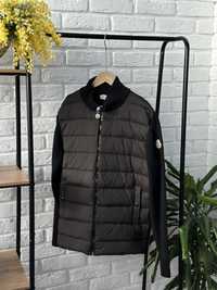 продам кофту на замке от MONCLER