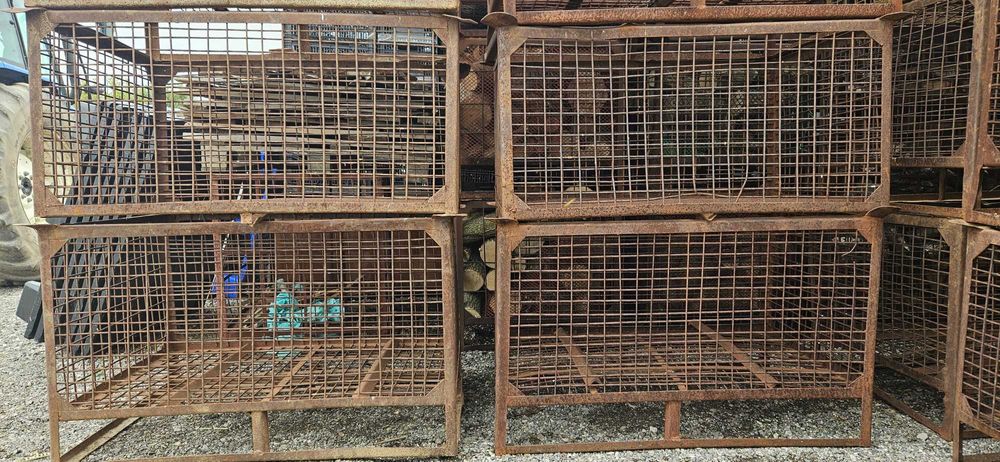 Продавам  метални бокс палети