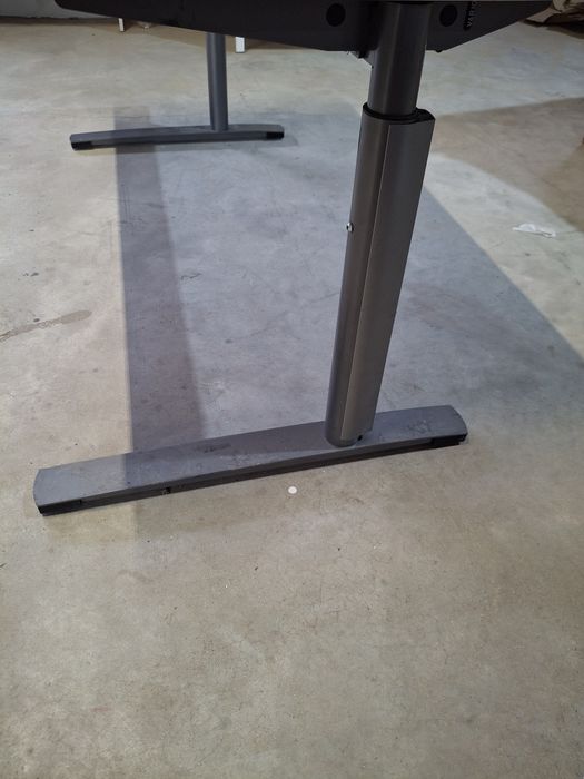 Vând masă de birou cu dulăpior