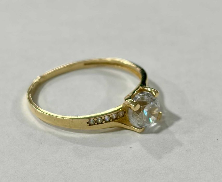 Златен пръстен с камък 1.59грама 14 карата 585