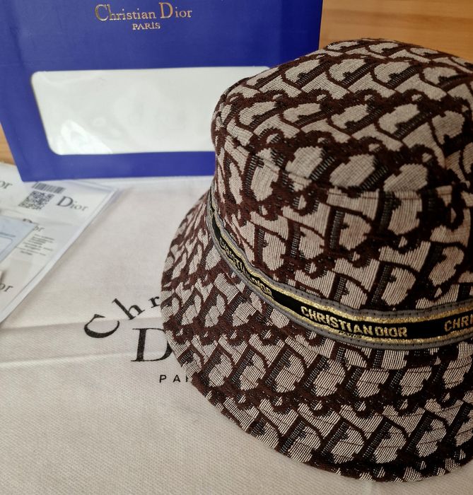 Palarie Christian Dior super model, saculet, etichetă