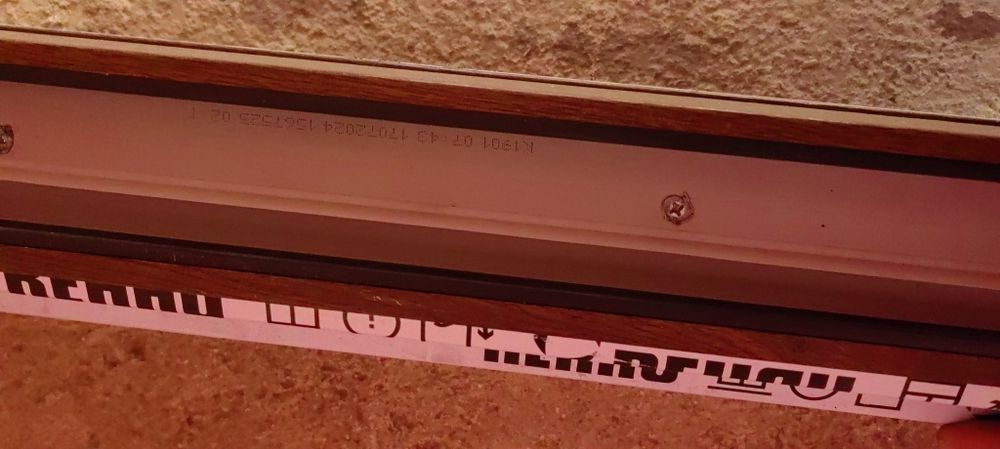 Vând geam Rehau tripan