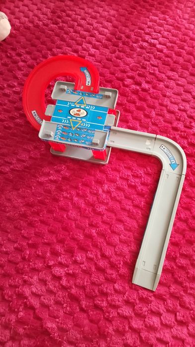 Vând jucării in stare buna