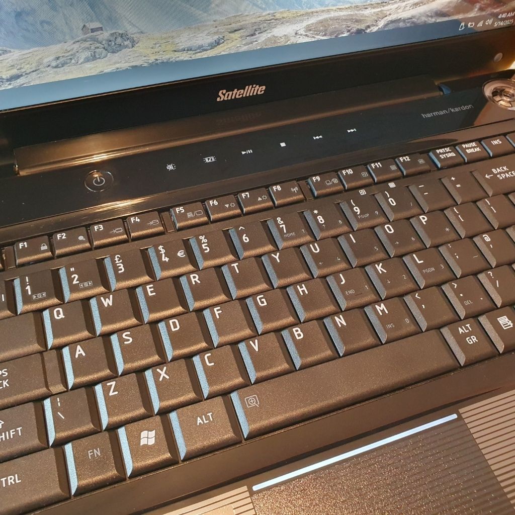 Toshiba Satelite A350D -  "16" HD + Harman Kardon - Dual Core !